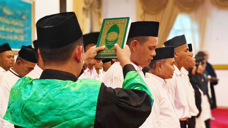 Wabup Lingga Lantik 50 Anggota BPD Dari 10 Desa, Minta Harmonis Dengan Kades