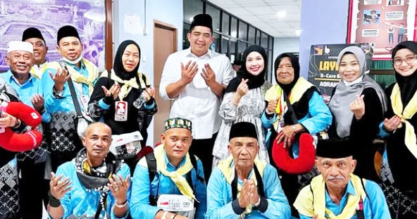 Bupati Bintan Roby Kurniawan Sambut Kepulangan Jemaah Haji Bintan di Batam